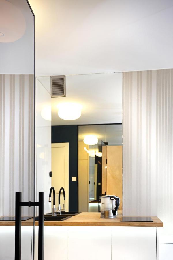 Maloves Magic's Apartment